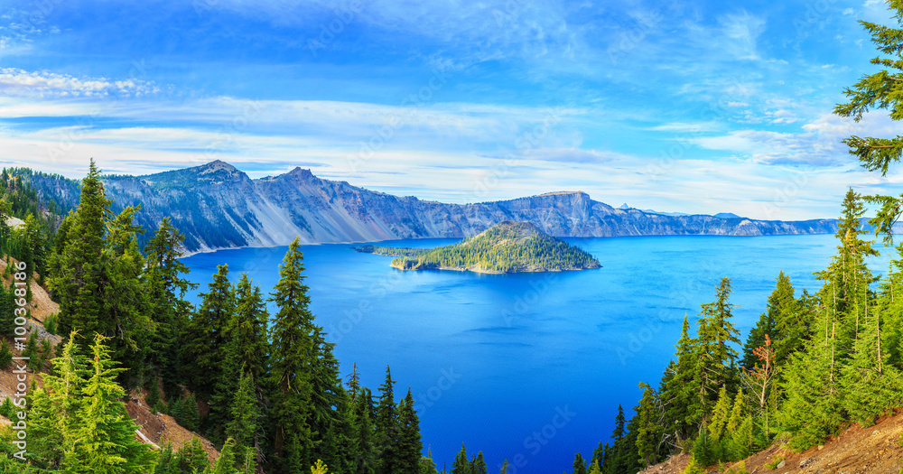 Fototapeta premium Crater Lake National Park in Oregon, USA