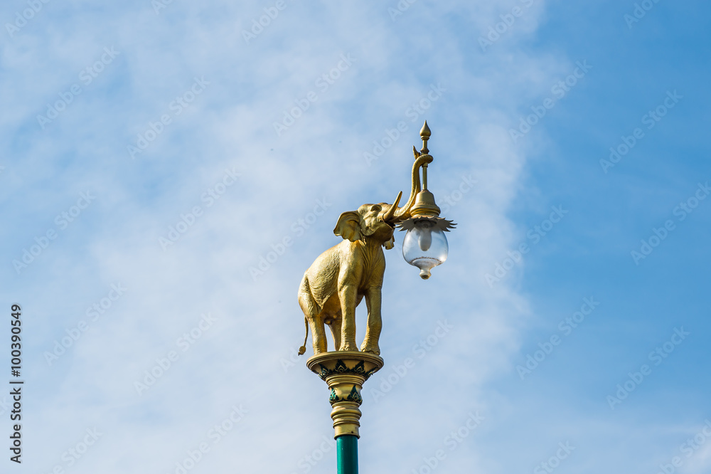 Fototapeta premium Lamp elephant statues on blue sky background