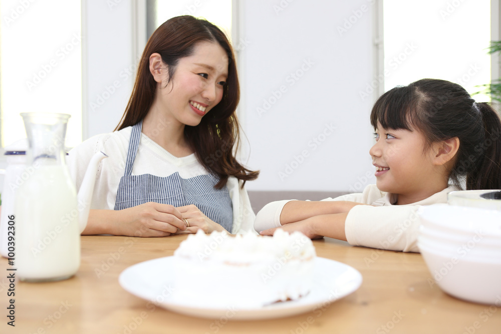 料理を作る親子 料理を作る親子
