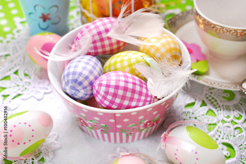 Fototapeta premium easter eggs and feathers in bowl