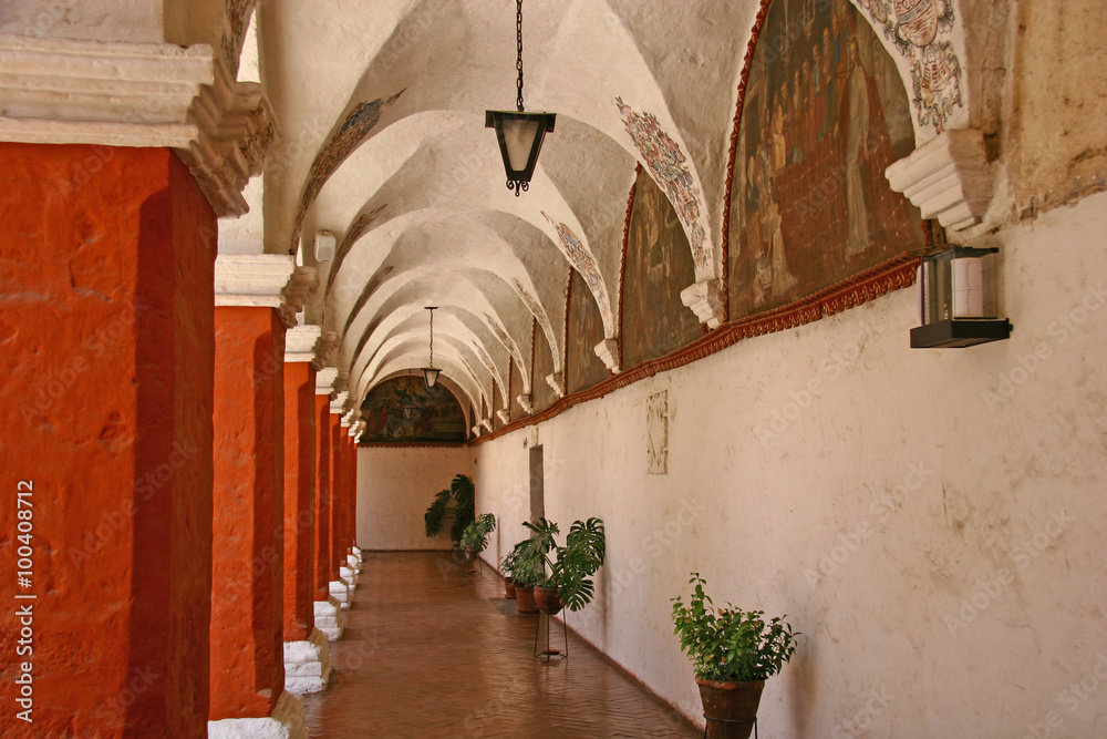 Säulengang Kloster Santa Catalina in Arequipa, Peru