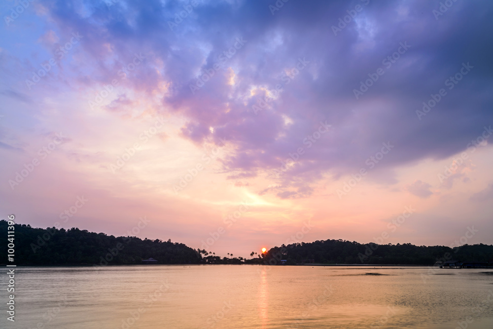 Fototapeta premium Sunset in Koh Chang, Sunset in Chang Island, Thailand