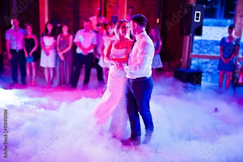 Amazing first wedding dance on heavy smoke