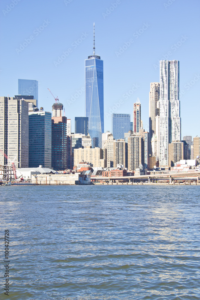 Obraz premium Budynki na Manhattanie z Brooklin