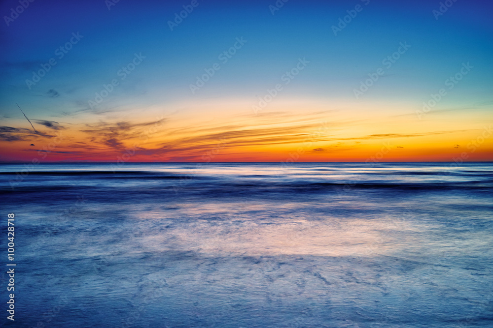 夕焼けの砂浜