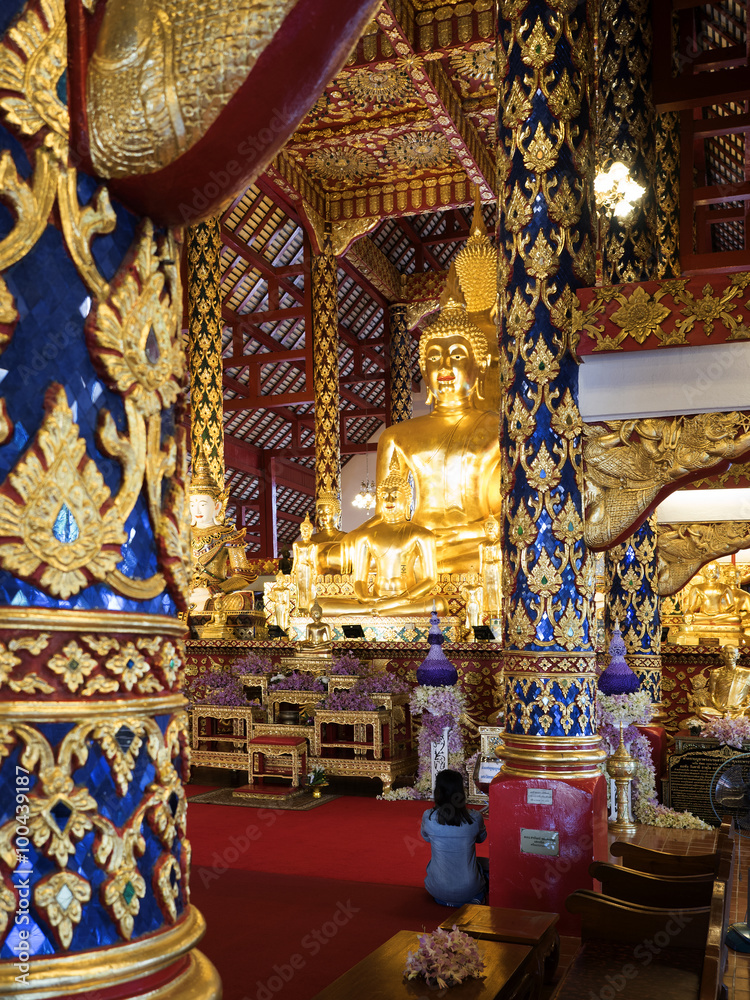 Goldener Buddha im Tempel Wat Suan Dok in Chiang Mai, Thailand Goldener Buddha im Tempel Wat Suan Dok in Chiang Mai, Thailand