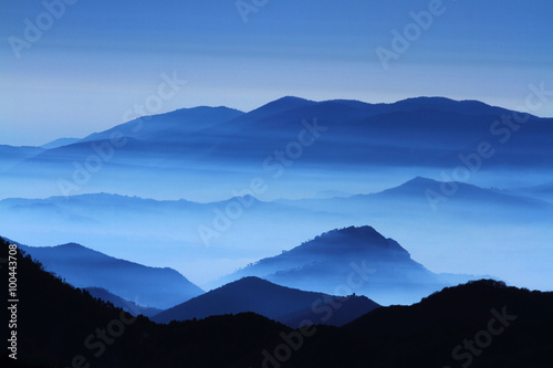 Mist between the mountain peaks © Antonio Nardelli