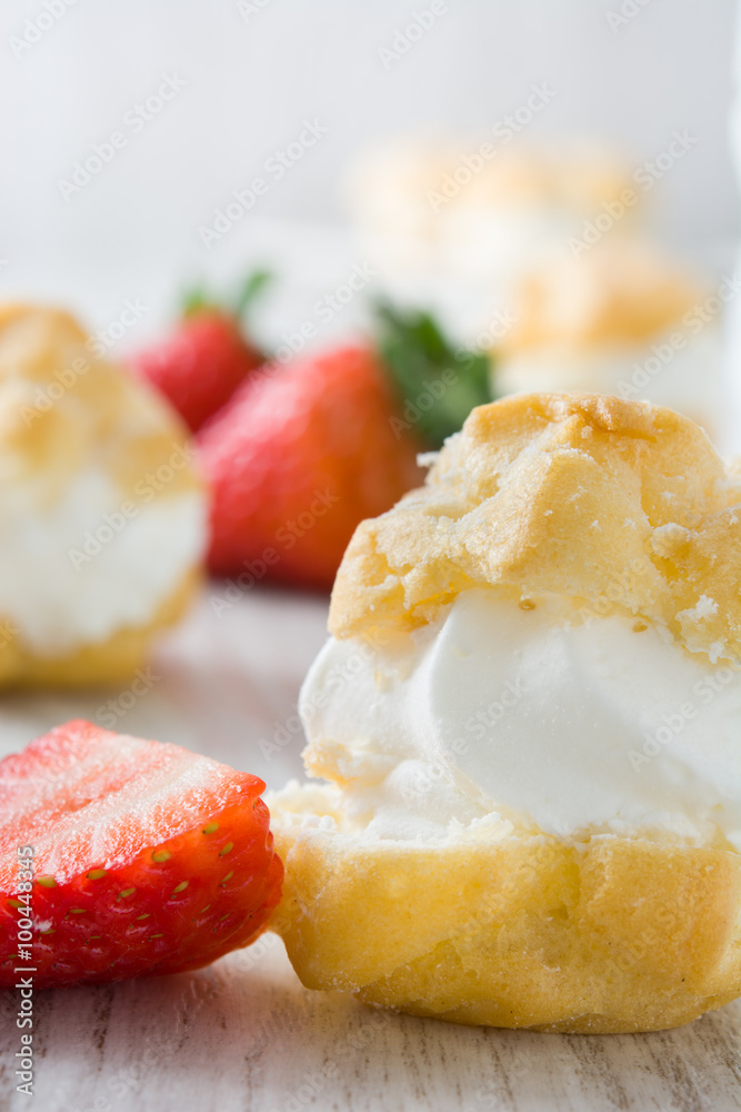 Profiteroles and strawberries
Profiteroles and strawberries