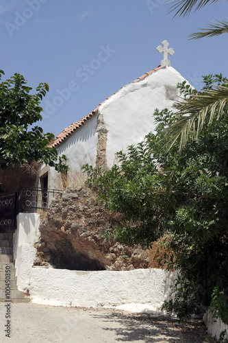 Белая каменная часовня на острове Крит. Греция