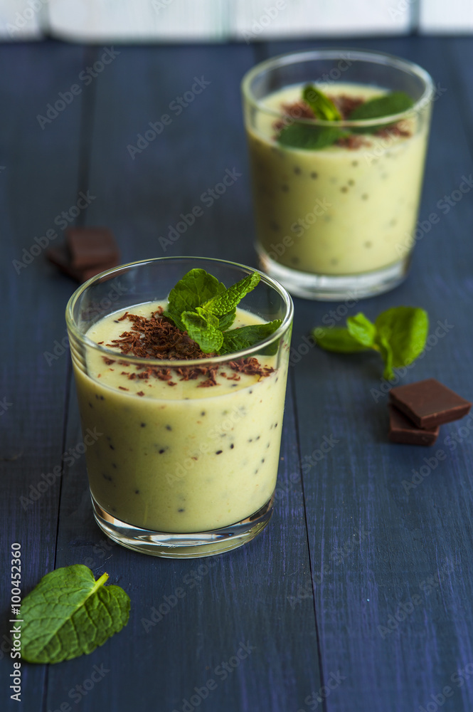 Smoothie with kiwi, banana and chocolate chips Smoothie with kiwi, banana and chocolate chips