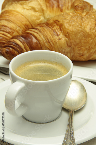 Fototapeta Naklejka Na Ścianę i Meble -  café et croissant 18012016