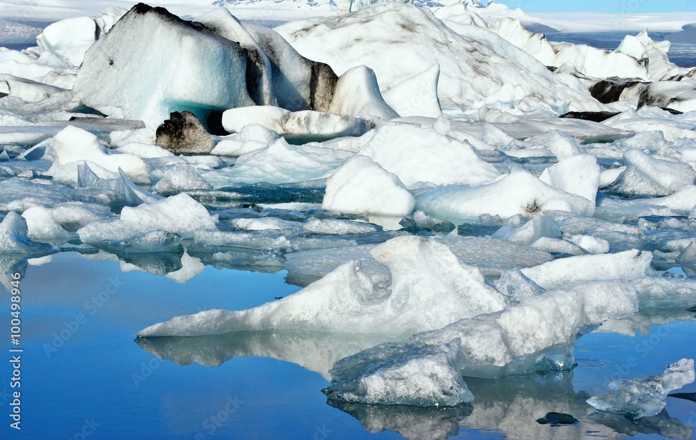 Iceberg in Jokulsarlon, Iceland Iceberg in Jokulsarlon, Iceland