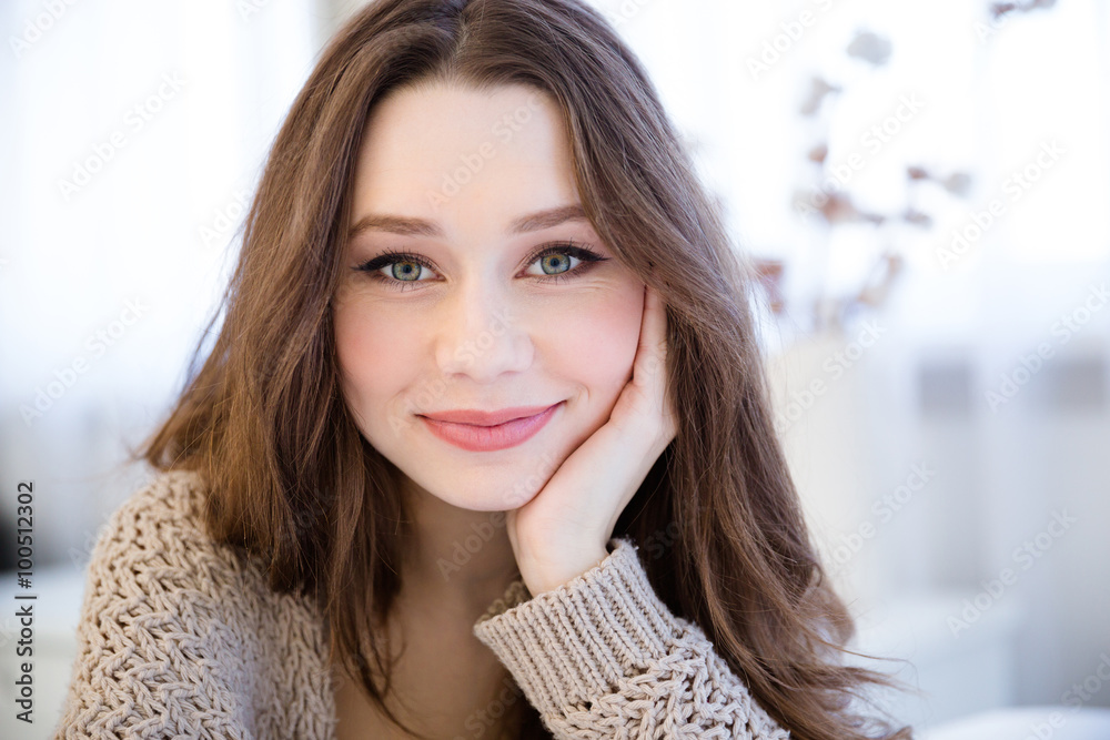 Naklejka premium Portrait of beautiful happy young woman