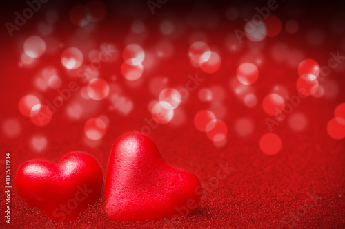 Herzen, roter Hintergrund für Valentinstag 