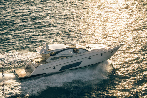 Obraz na płótnie luxury motoryacht w salonie