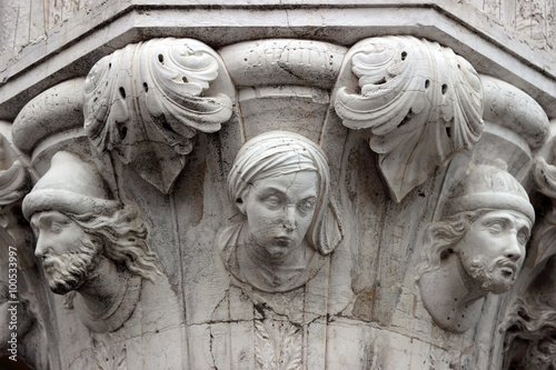 Obraz na płótnie Detail of a capital on a column of the Ducal Palace, Venice