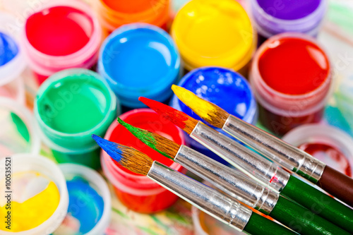 Fototapeta Naklejka Na Ścianę i Meble -  Brushes, paints, pencils for drawing