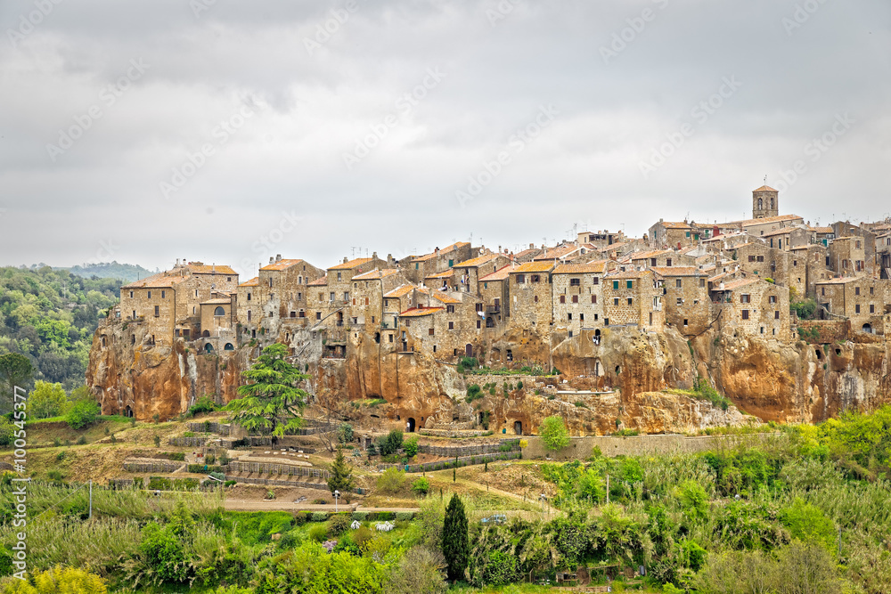 Naklejka premium Pitigliano Tuscan town of tufa