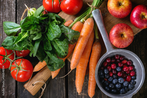 Fototapeta Naklejka Na Ścianę i Meble -  Mix of fruits, vegetables and berries