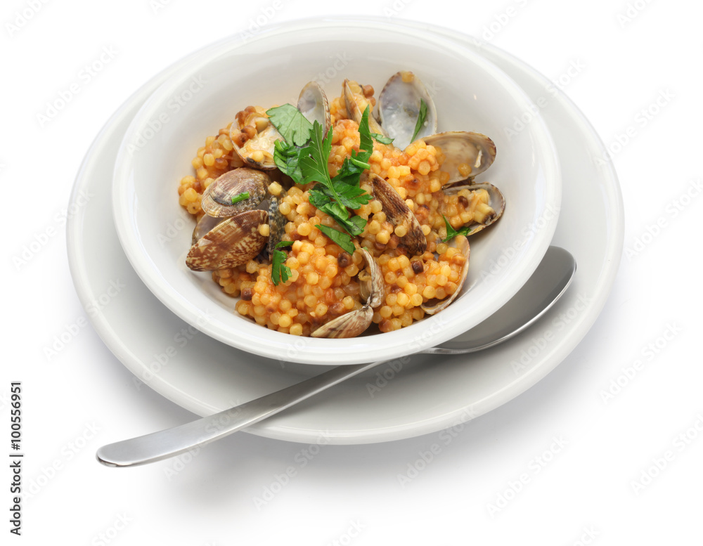 sardinian pasta with clams, italian cuisine, fregula con vongole, fregola con arselle