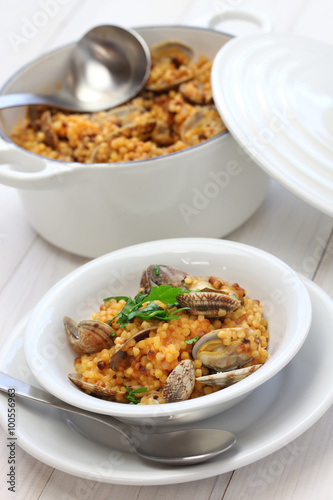 sardinian pasta with clams, italian cuisine, fregula con vongole, fregola con arselle