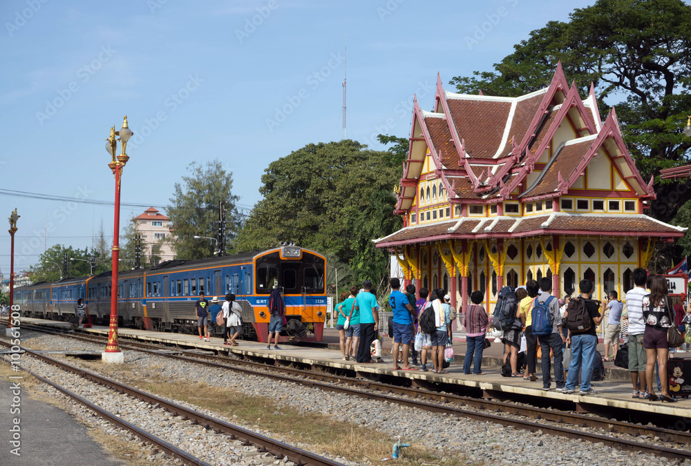 Fototapeta premium Hau hin Thailand - January 01 :Many passengers are waiting for a train to continue the journey on January 01, 2016 at Hua hin Railway station, Prachuap Khiri Khan, Thailand.