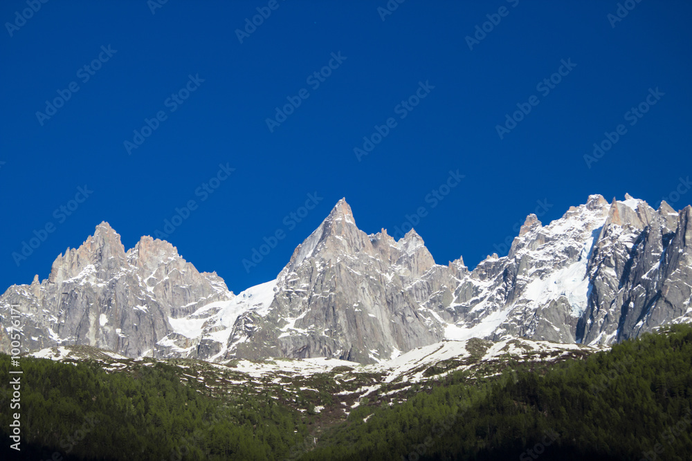 Obraz premium Peaks in snow and glacier nearby Chamonix