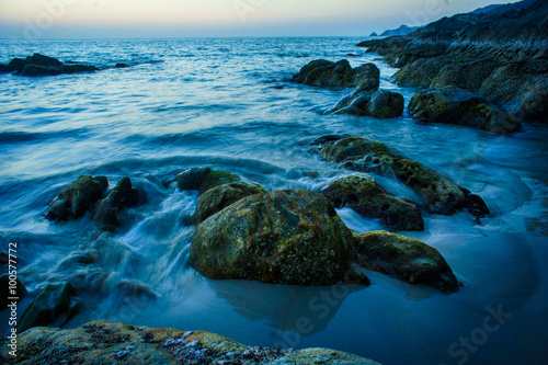 Fototapeta Naklejka Na Ścianę i Meble -   waves breaking on the rocky beach.