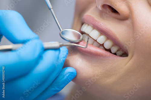 Fototapeta Naklejka Na Ścianę i Meble -  Dentist examining a patient's teeth in the dentist.