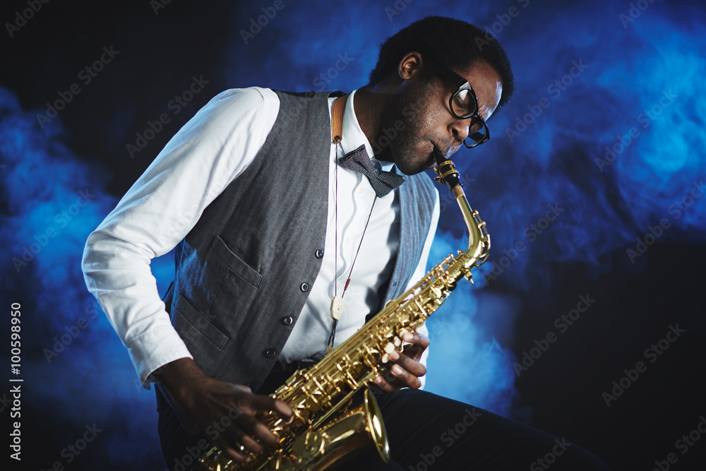 Naklejka premium Saxophone player