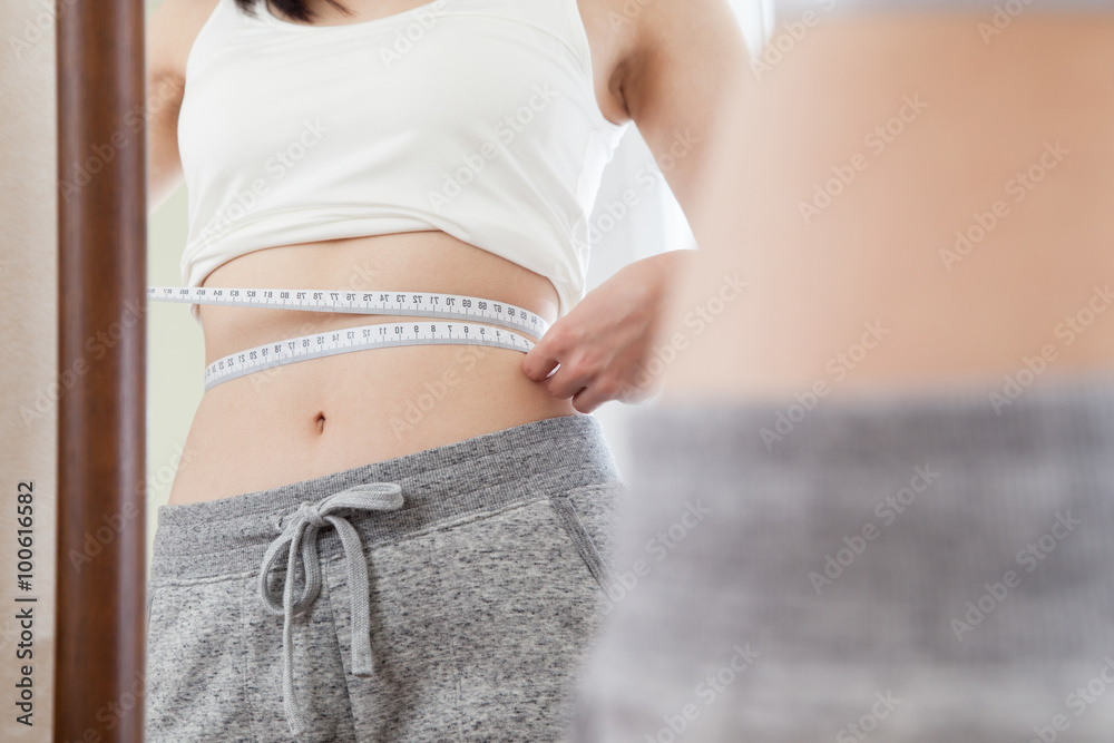 女性 ウエスト メジャー ダイエット 鏡 Stock 写真 Adobe Stock