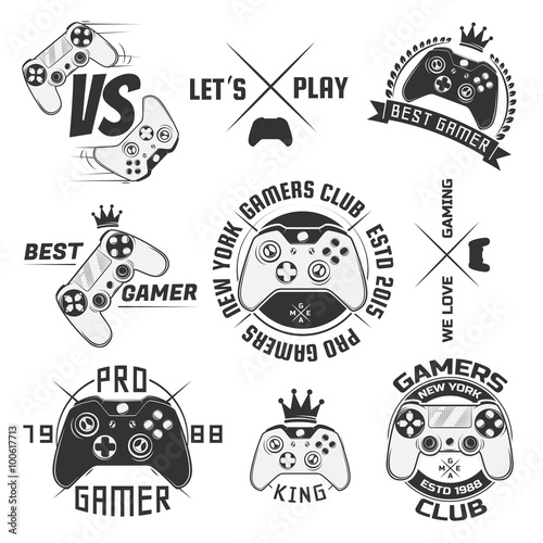 Set of vintage gamepad emblems, labels, badges, logos and design elements. Monochrome style.