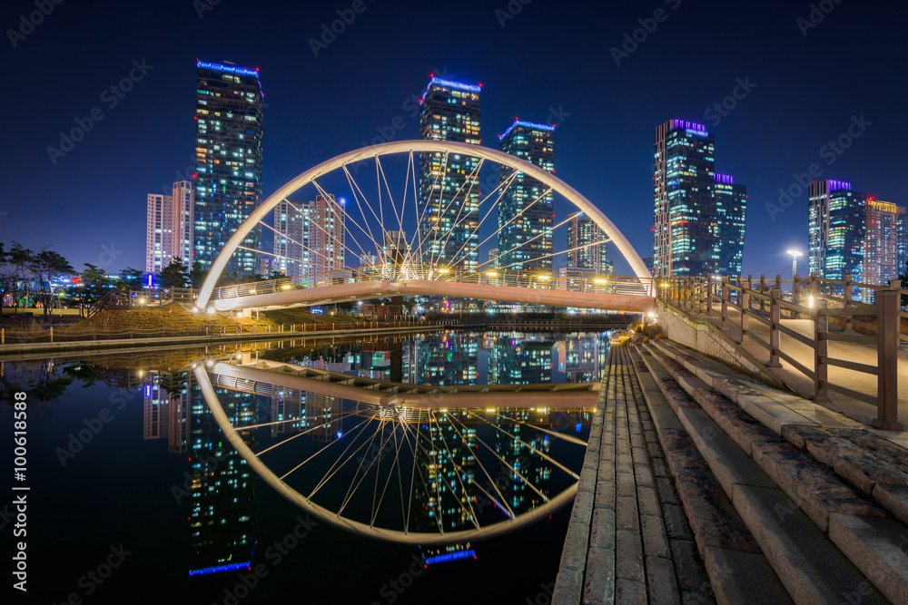 Obraz premium Centralpark at Night Incheon, South Korea.