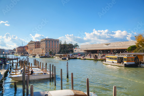 Obraz na płótnie Overview of Grand Canal and train station in Venice w salonie