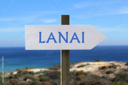 Lanai sign with seashore in the background