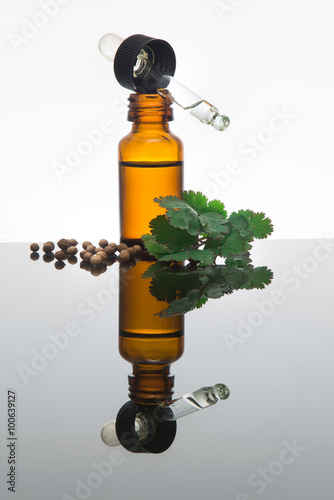 Coriander essential oil bottle (open) with dropper, coriander le