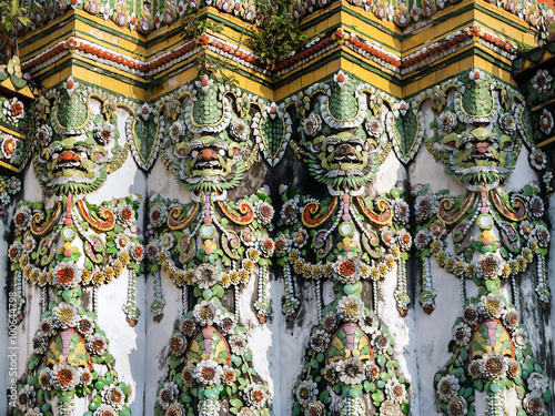 Fliesen-Ornamente in Wat Pho