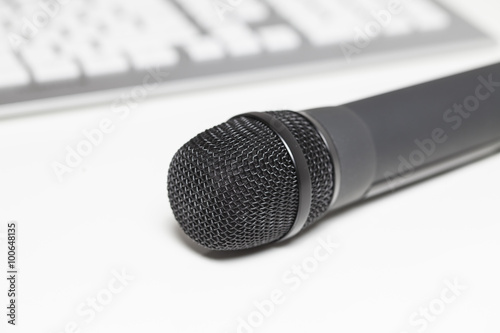 Mikrofon auf Schreibtisch