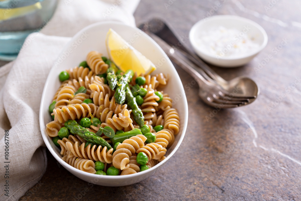 Whole wheat pasta with peas and asparagus Whole wheat pasta with peas and asparagus