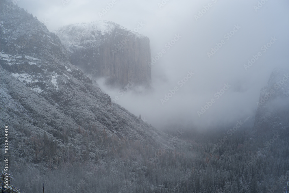 yosemite tunnel view in the mist