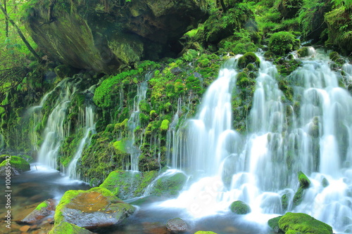秋田県　夏の元滝伏流水