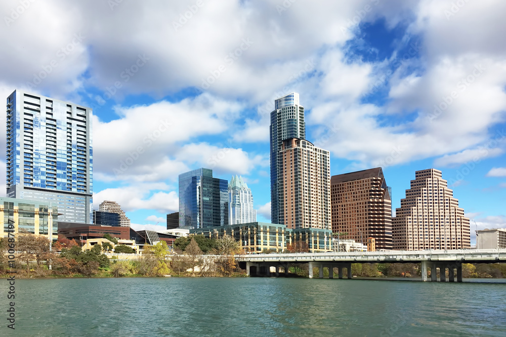 Obraz premium The Austin, Texas, skyline from across the river