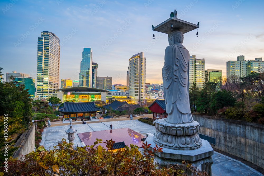 Fototapeta premium Świątynia Bongeunsa w Seulu w Korei Południowej
