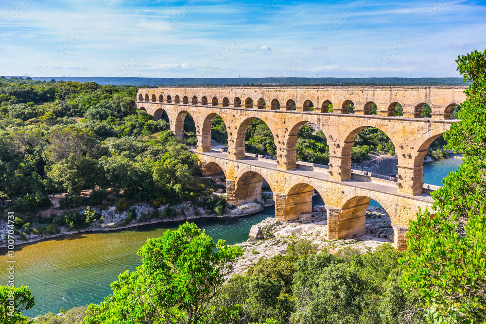 Three-tiered aqueduct Pont du Gard and natural park - obrazy, fototapety, plakaty 