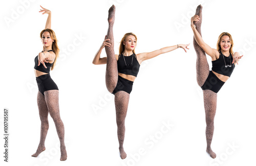Fototapeta Naklejka Na Ścianę i Meble -  Blonde ballerina dancing