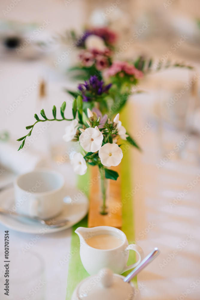 Tischdekoration auf einer Hochzeit