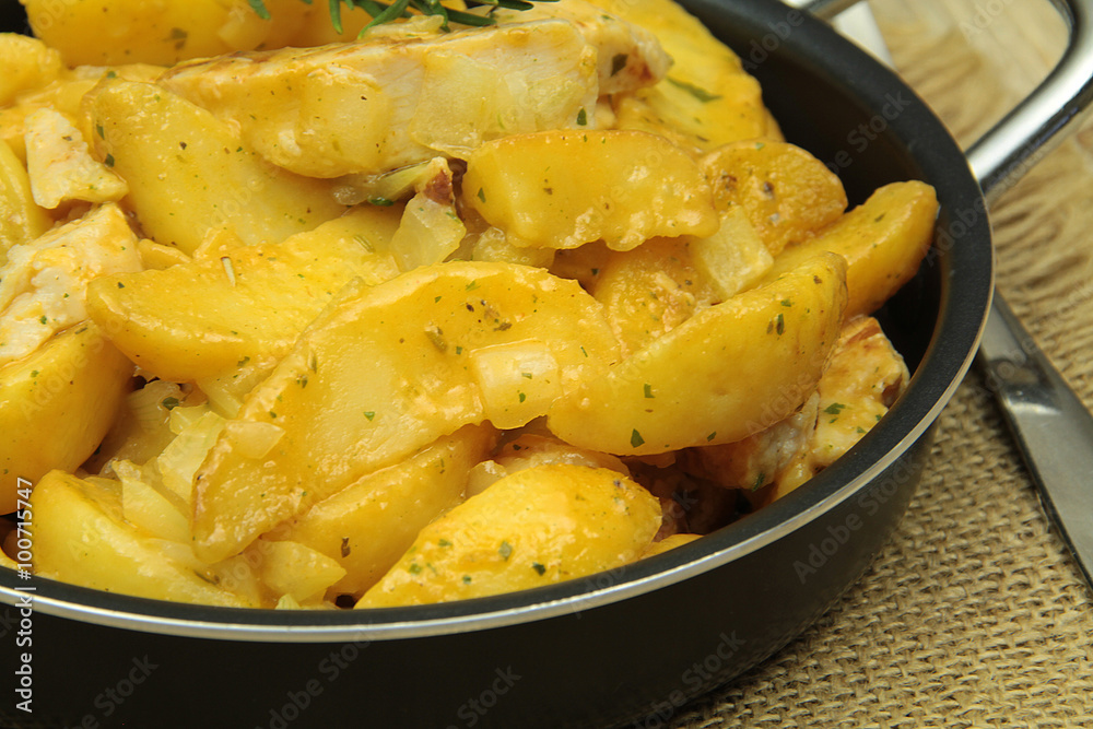 poêlée de poulet et pommes de terre 21012016 poêlée de poulet et pommes de terre 21012016