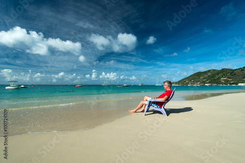Fototapeta Naklejka Na Ścianę i Meble -  Man in a Caribbean beach