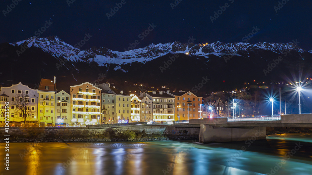 Innsbruck in einer Winternacht