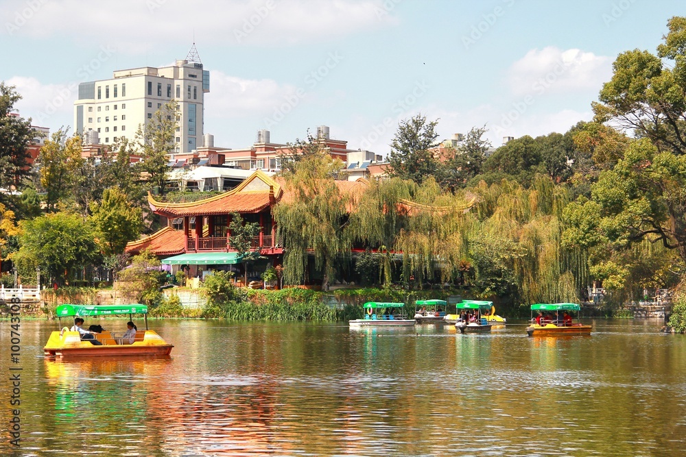  The autumn at Green Lake Park, or Cui Hu Park, is an urban park in Kunming, China